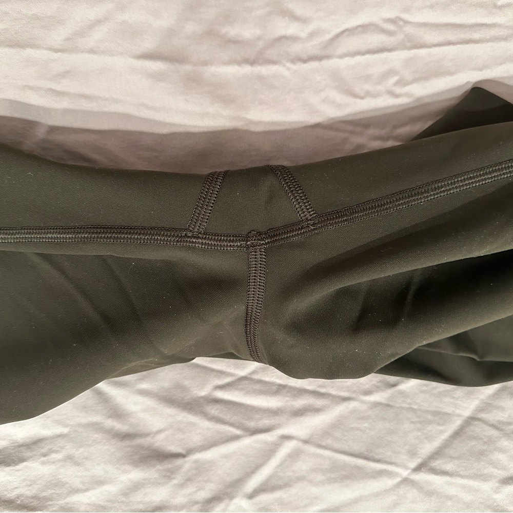 Lululemon size 6 dark green (olive) 21 inch - Picture 3 of 4